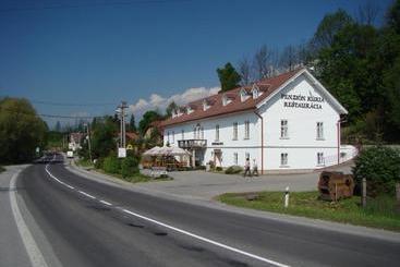 펜션 Penzión Kúria