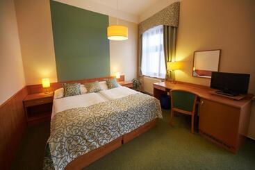 膳宿费 Bílý Jednorožec