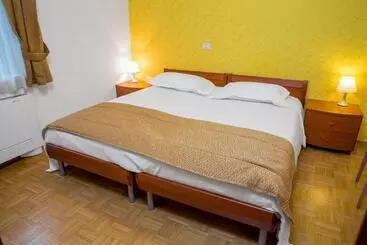 پانسیون Guest Accommodation Primula