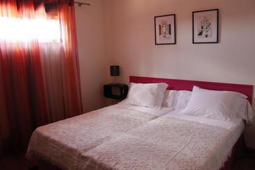 هتل Casa Das Leiras