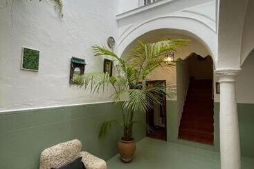 پانسیون Hostal Africa