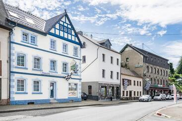 Pensió Nurburgring Rooms Pinocchio