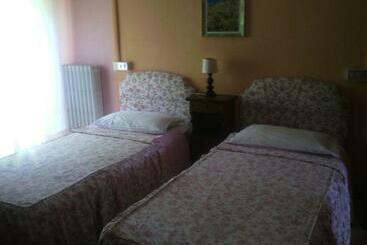 Pensionat Villa Montrona Rr