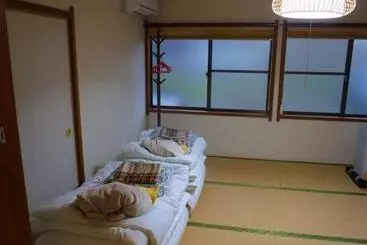 Pensió Wholeearth Ryokan Hiroshima