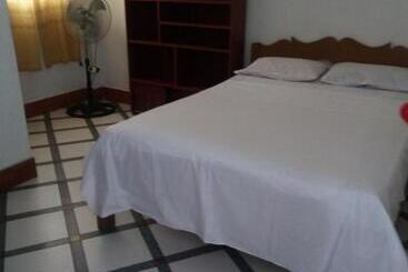 پانسیون Sarisa House