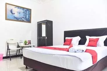 هتل Reddoorz Near Sultan Hasanuddin Airport 2