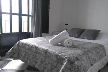 ペンション Hostal Sierra De Tentudía