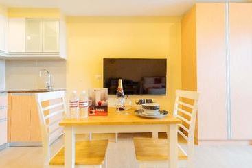 Hotel Reddoorz Premium @ Venice Luxury Bgc 1