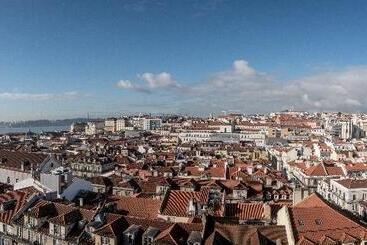 هتل Esqina Cosmopolitan Lodge