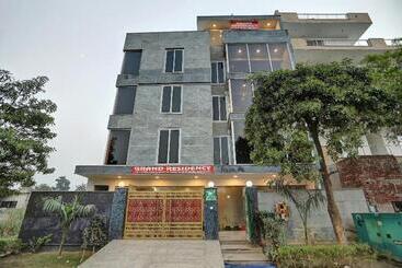 Townhouse 22956 Hotel Grand Residency