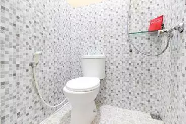 Pansiyon Reddoorz Near Balekambang City Park