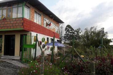 Hostel Vivienda Turistica Yerbabuena