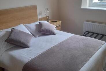 مبيت وإفطار The Armada Bar And Restaurant