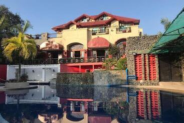 Hotel Ang Tahanan Ni Aling Meding