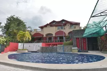 Otel Ang Tahanan Ni Aling Meding