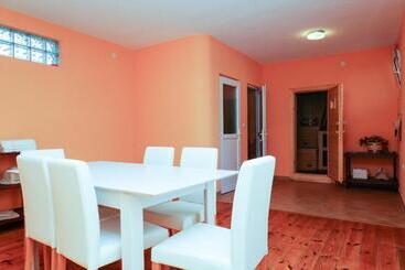 Apart Hotel Apple Cat Montenegro Ko Bijela