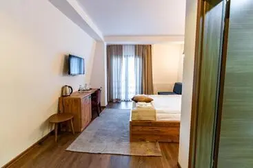 Maar Hotel Brezovice