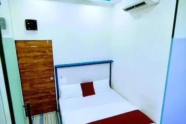 Vandrarhem Royal Guest House And Dormitory In Asalpha