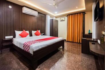 Fabhotel Tak International