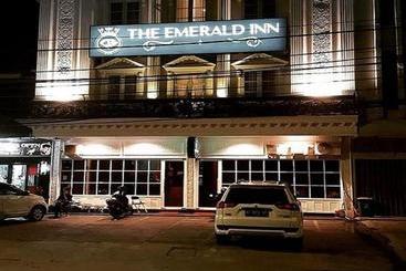 ホテル The Emerald Inn