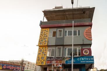 هتل Oyo 26677 Pmr Guest Inn