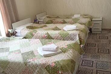 تختخواب و صبحانه Guest House Nuri