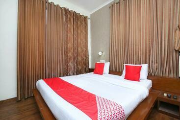 Oyo 23580 Hotel The Grand