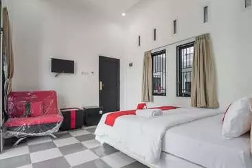 پانسیون Reddoorz Near Sultan Thaha Airport Jambi