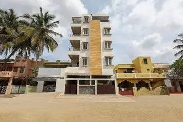 Hotel Oyo 24264 Monisha Residency