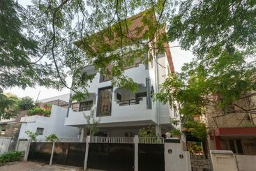 Hotel Oyo 24168 Amrita Inn