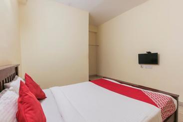 Hotel Oyo 25004 Vinayak Residency