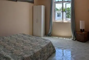 پانسیون Desirella Villa