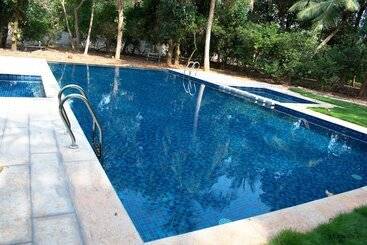 Nature Breeze Resort And Spa