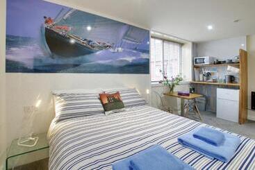 مبيت وإفطار Silver Street Suites