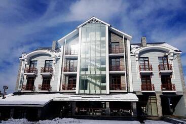 هتل Three Penguins