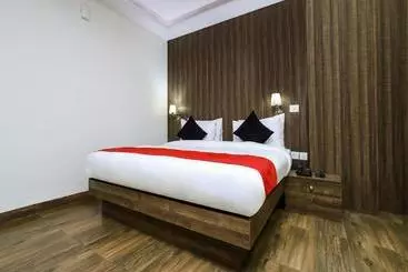 Hôtel Collection O 30049 Beta Plaza