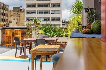 هاستل Hostal R10