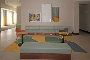 هتل Holiday Inn & Suites   Fayetteville W Fort Bragg Area, An Ihg