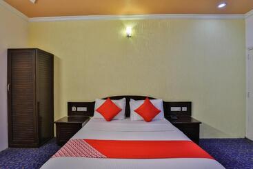 בית מלון כפרי Fabexpress Riya Revati Resort