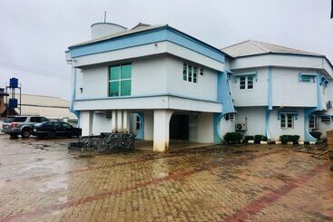 Mignonette Hotel & Suites