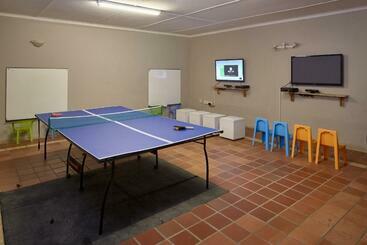 旅馆 First Group Hole In The Wall Backpackers