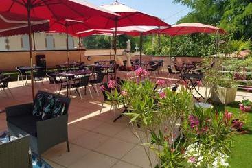 Отель Hôtel Restaurant Les Kakis