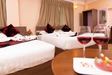 Hotel Chicago Yangon Myanmar