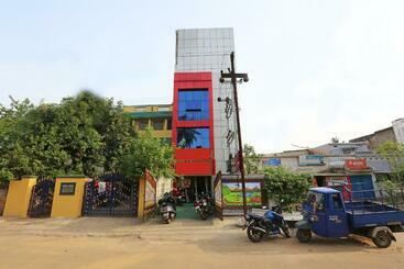 בית מלון כפרי Capital O 14727 Greenland Classic