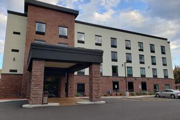 Cobblestone Hotel & Suites Janesville