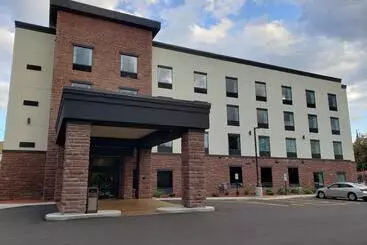 Cobblestone Hotel & Suites   Janesville
