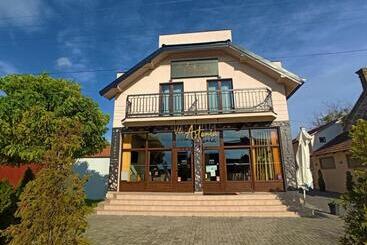 هتل آپارتمان Sobe Astonia