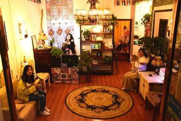 Avatar International Youth Hostel