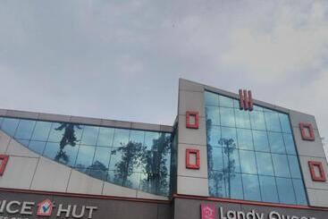 تختخواب و صبحانه Landy Queen