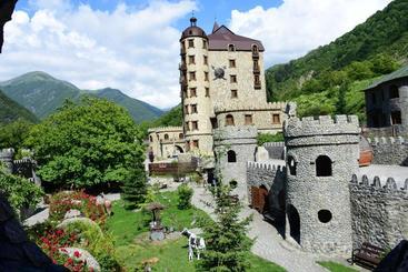 Hotel Sangar Qala Resort